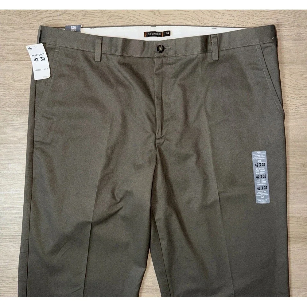 NWT Dockers Easy Khaki Pants Mens 42x30 D3 Classic Fit Flat Front No Wrinkle Tan
